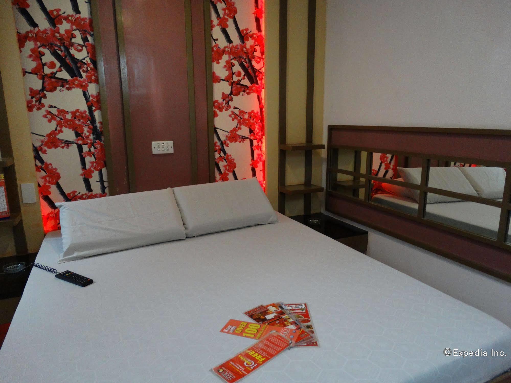 Hotel Sogo Buendia Pasay Exterior photo